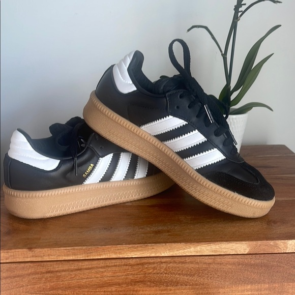 adidas Shoes - Adidas black and white sambas